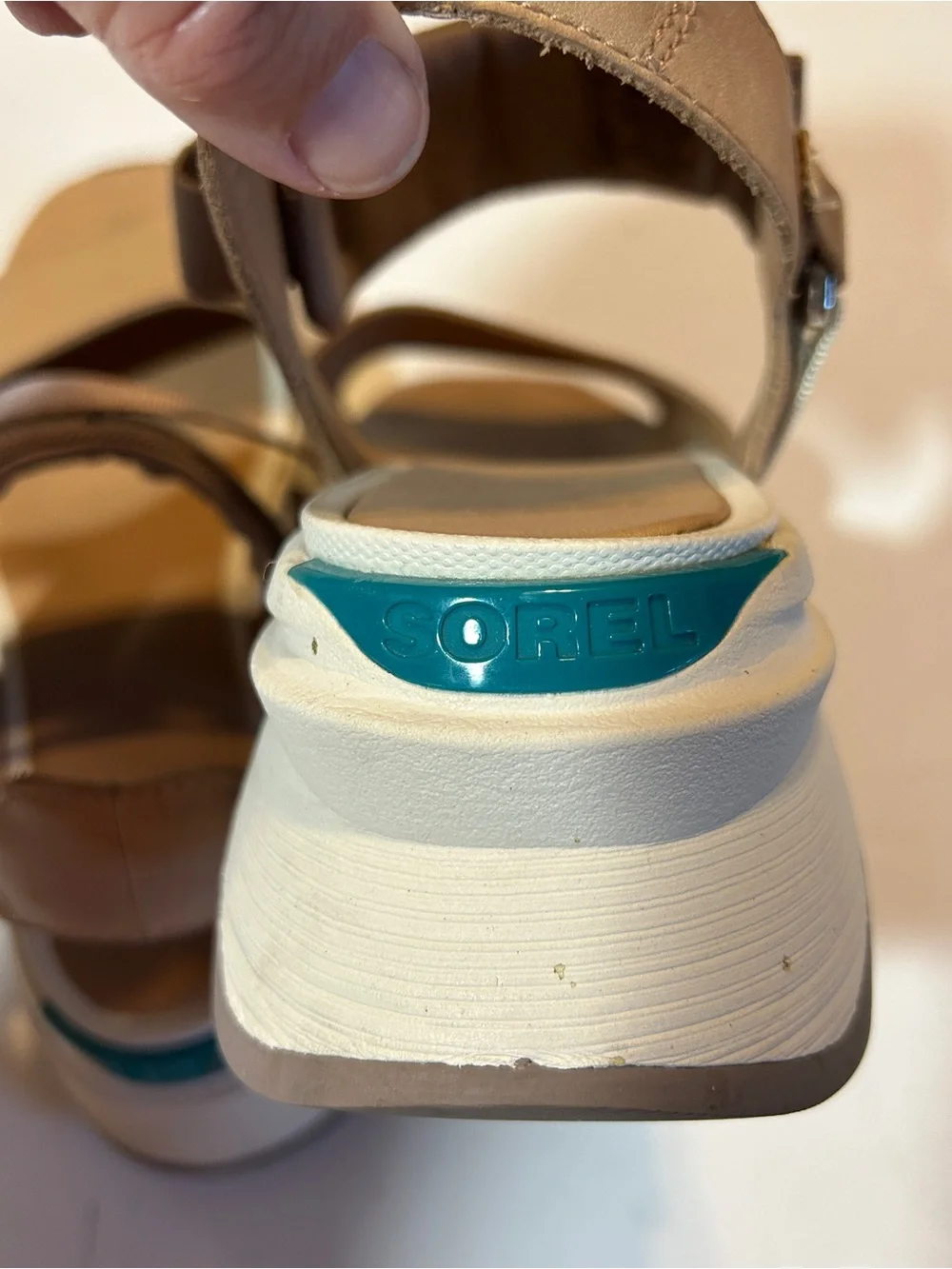 Sorel Kinetic Impact Y-Strap Sandals Women’s Size 7 Beige Leather Platform Sport
